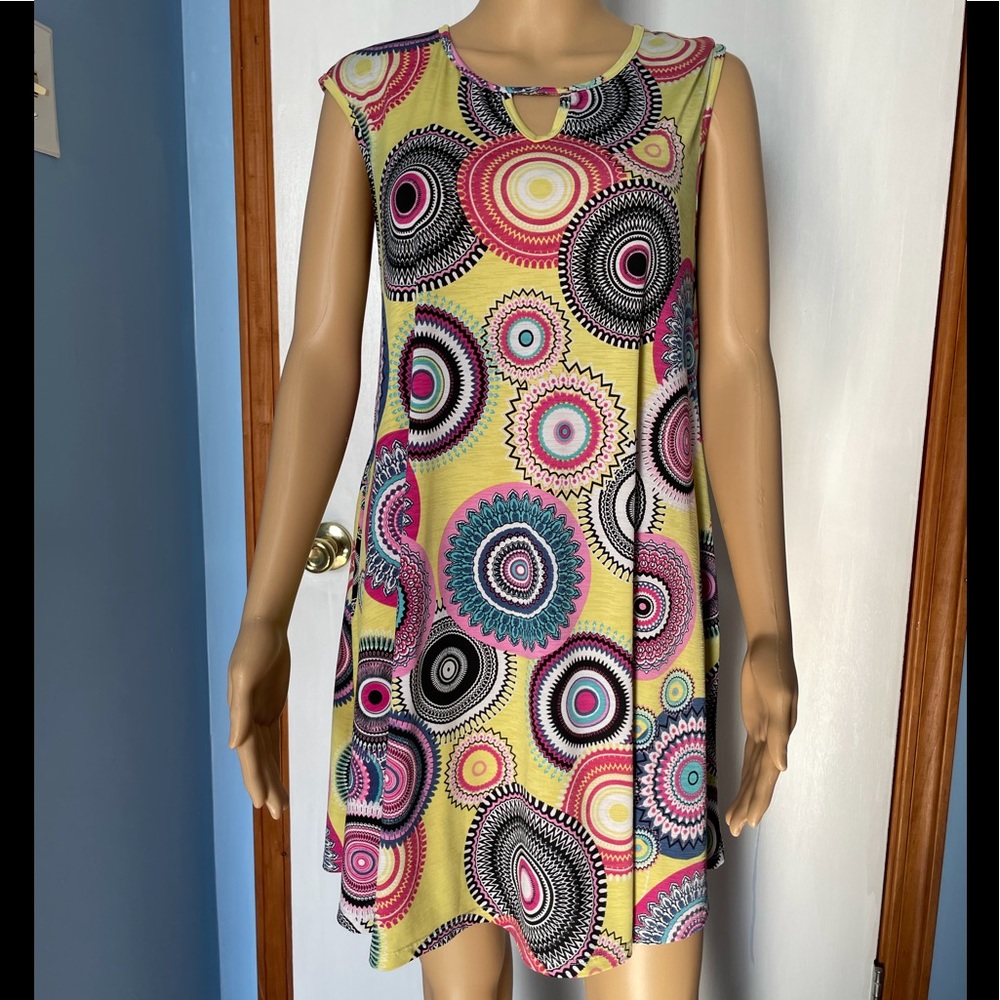 Women’s Sleeveless Circle Print Tunic / Dress W/ Keyhole, Medium